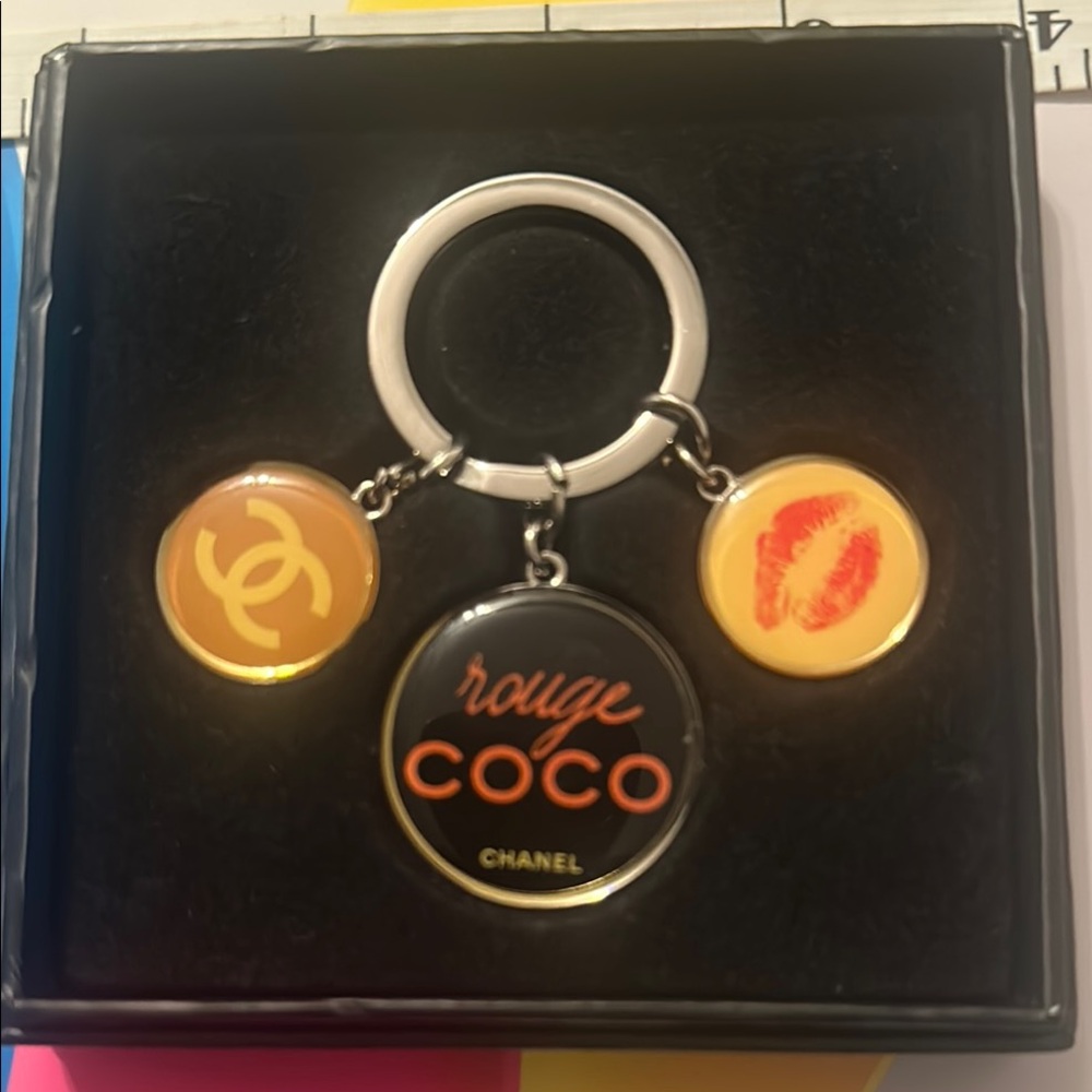 Chanel Rouge Coco Keychain - Picture 4 of 4
